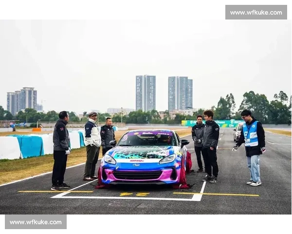 赛车英雄的背后,汗水与泪水铸就辉煌